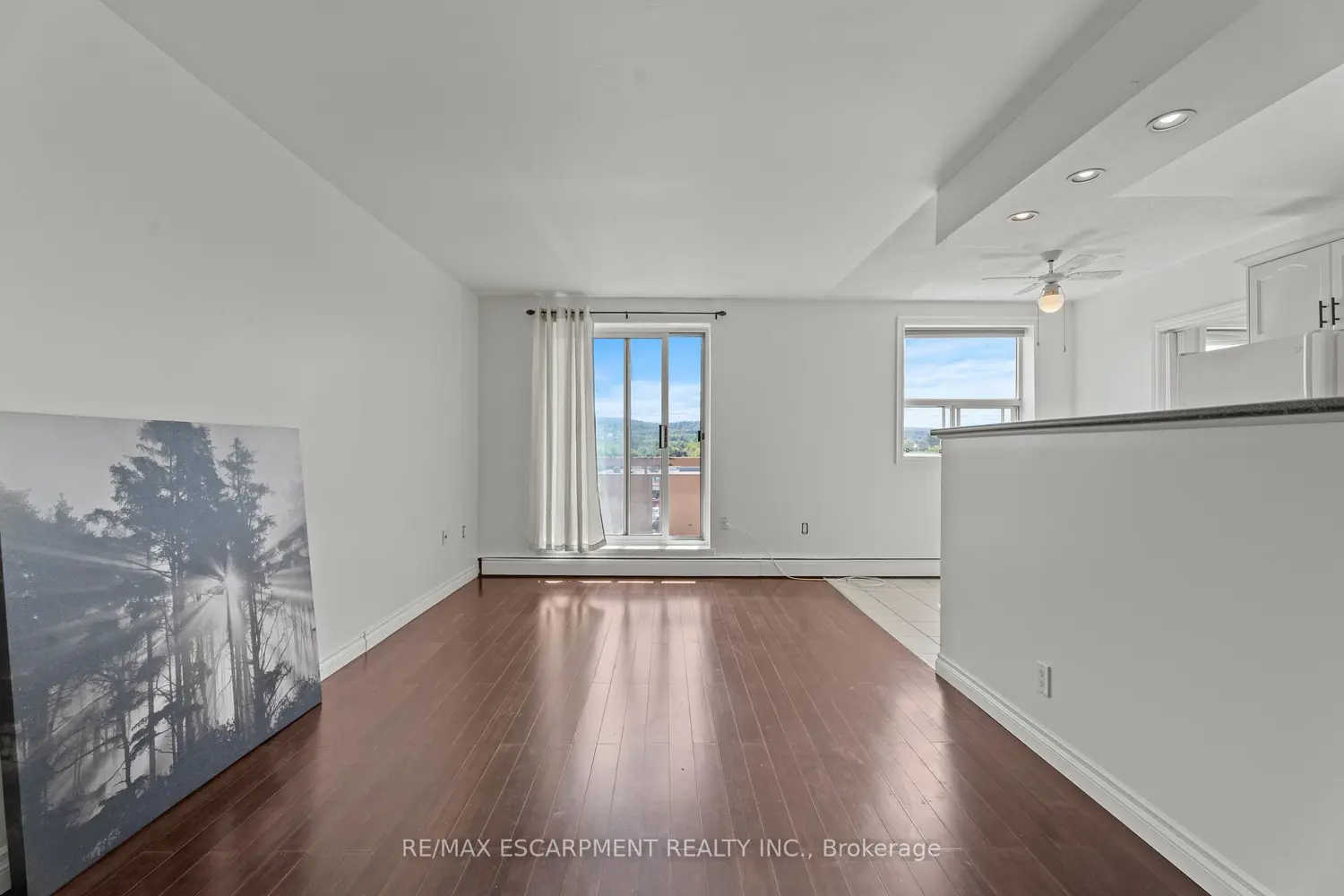 Additional image 8 of 851 Queenston Road 505