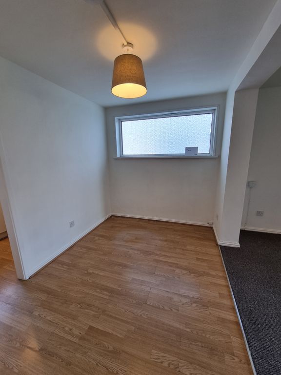 Additional image 6 of 2 bed flat to rentSalisbury Close, Penarth CF64