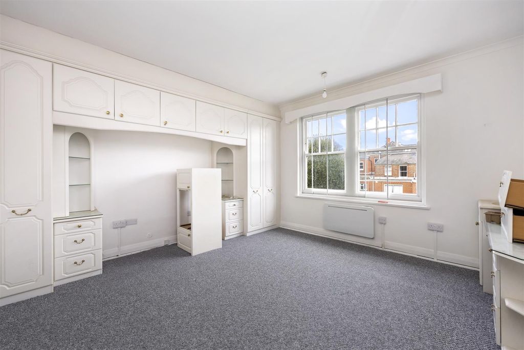 Additional image 13 of 4 bed detached house to rentBeccles Road, Worthing BN11