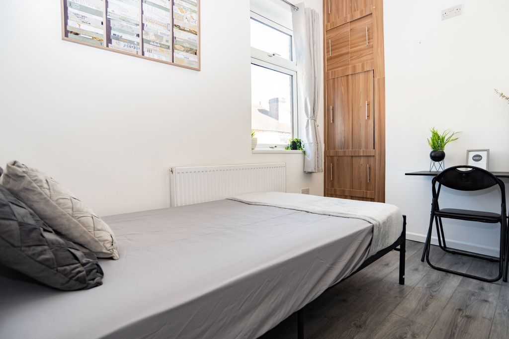 Additional image 4 of 4 bed semi-detached house to rentChamberlain Street, Stoke-On-Trent ST1