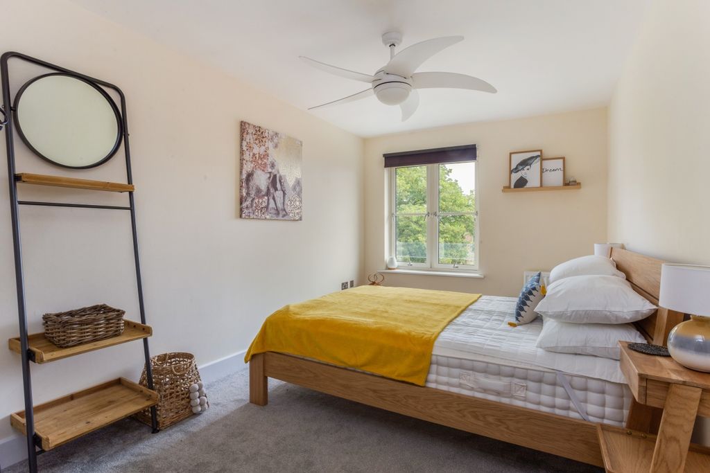 Additional image 7 of 2 bed flat to rentWindsor Court, Marlow SL7