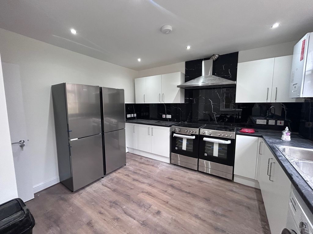 Additional image 8 of 6 bed property to rentMilton Road, Luton LU1