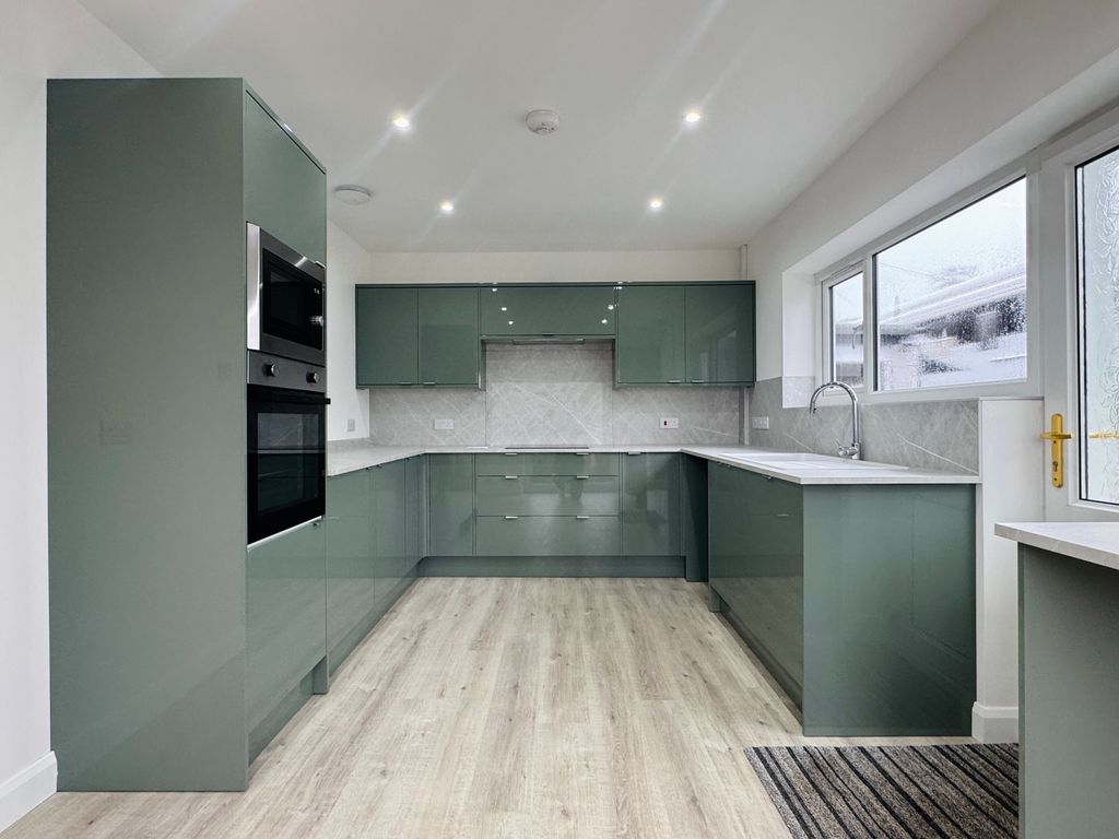Additional image 2 of 3 bed bungalow to rentMaes Dolau, Carmarthen SA32