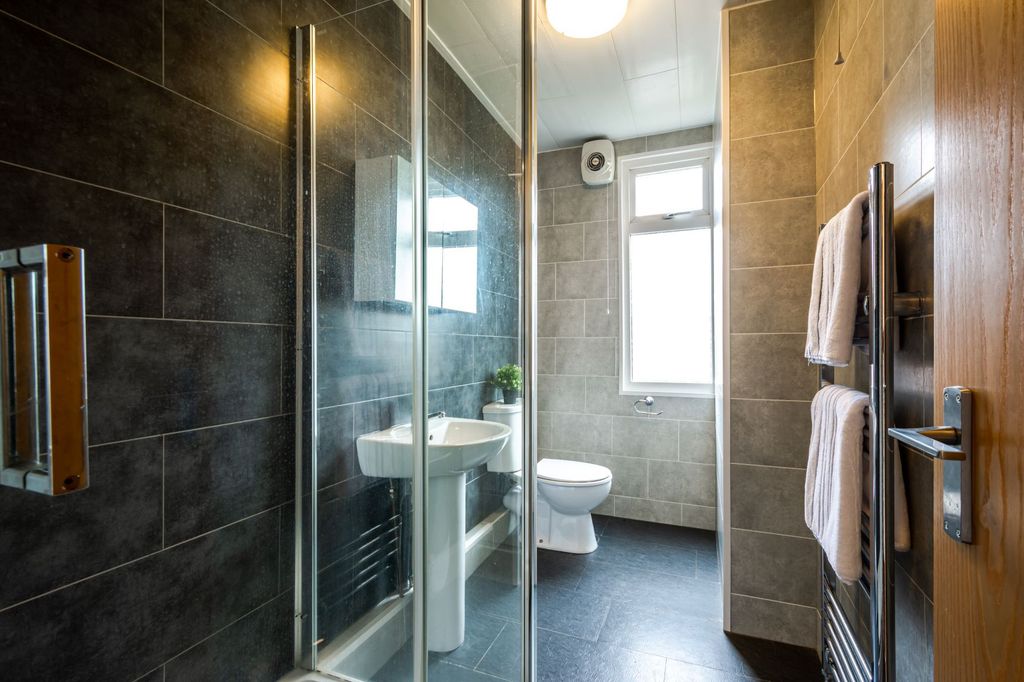 Additional image 6 of 8 bed shared accommodation to rentStanmore Place, Leeds LS4