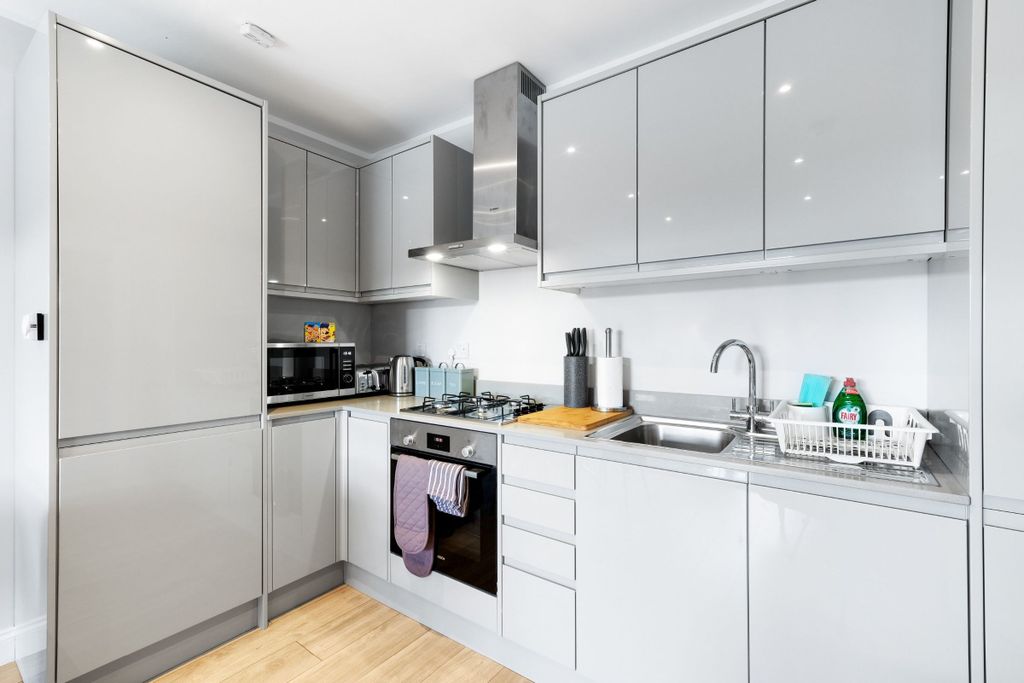 Additional image 2 of 2 bed flat to rentWest Wycombe Road, High Wycombe HP12