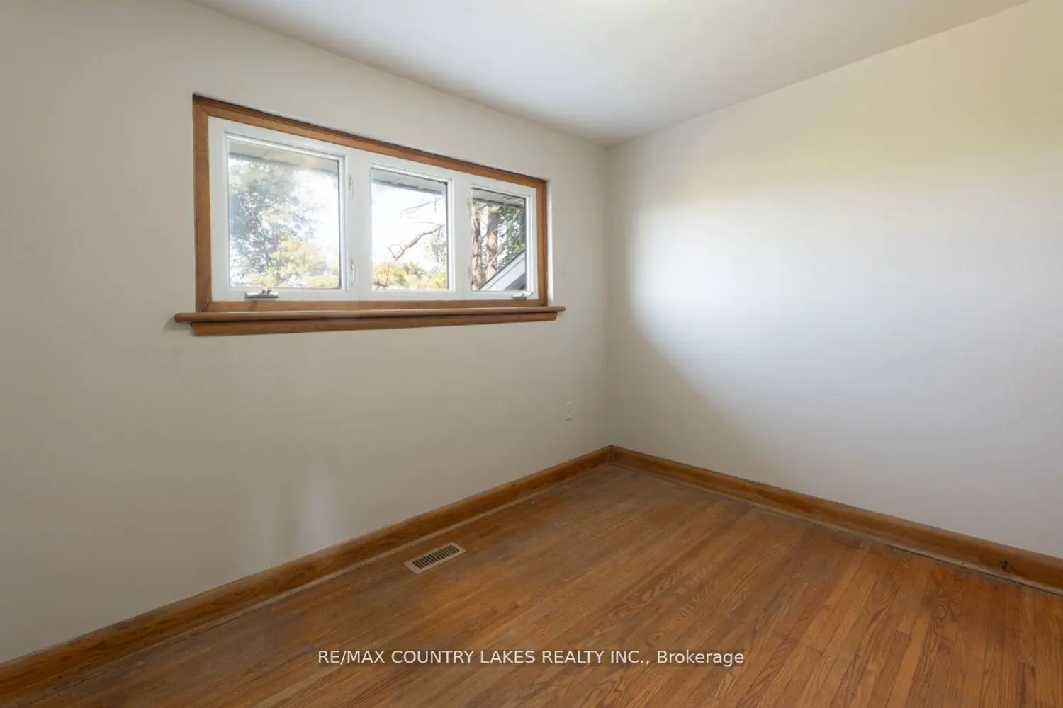 Additional image 12 of 895 Highway 7 Road