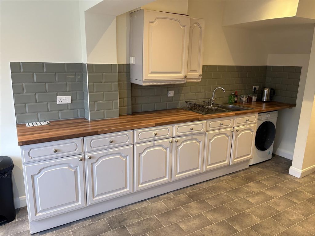 Additional image 8 of 4 bed semi-detached house to rentHafod Park, Mold CH7
