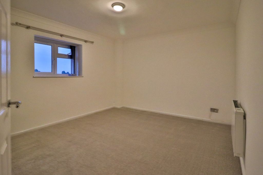 Additional image 7 of 2 bed flat to rentFlat 4, 2nd Floor Flat, Express Buildings, 2A Howsell Road, Malvern WR14