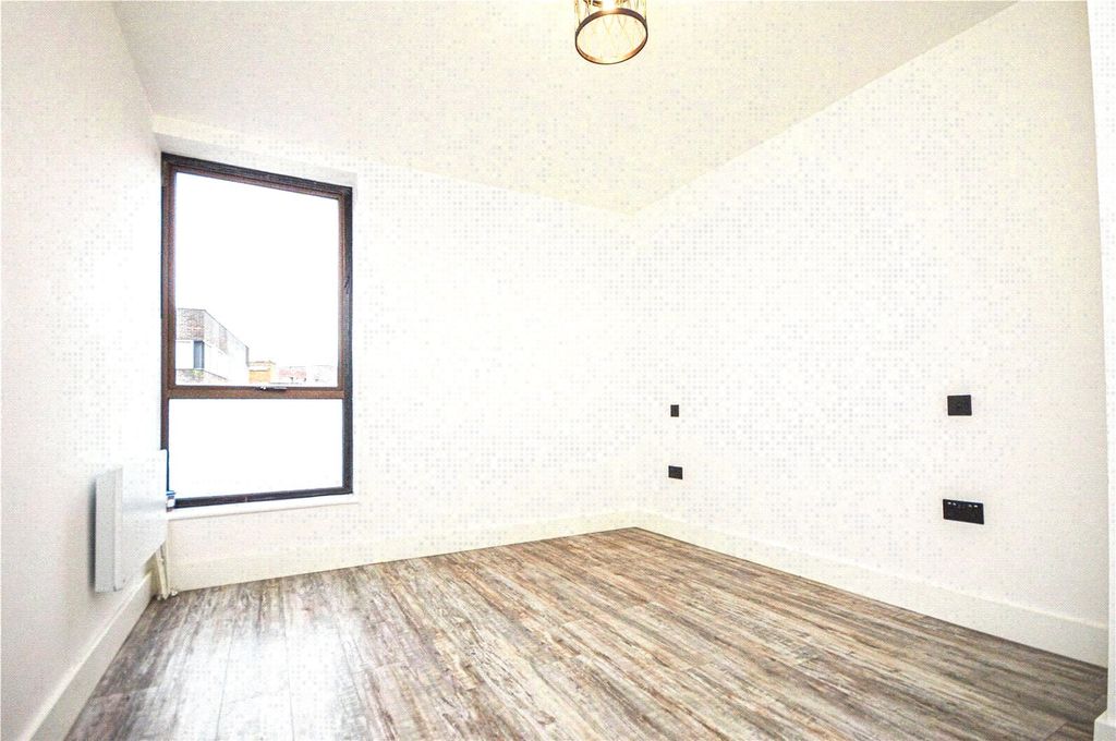 Additional image 6 of 2 bed flat to rentKingsbridge Point, Swindon SN1