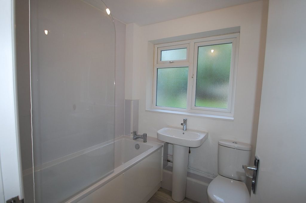 Additional image 5 of 1 bed parking/garage to rentHiljon Crescent, Chalfont St. Peter, Gerrards Cross SL9