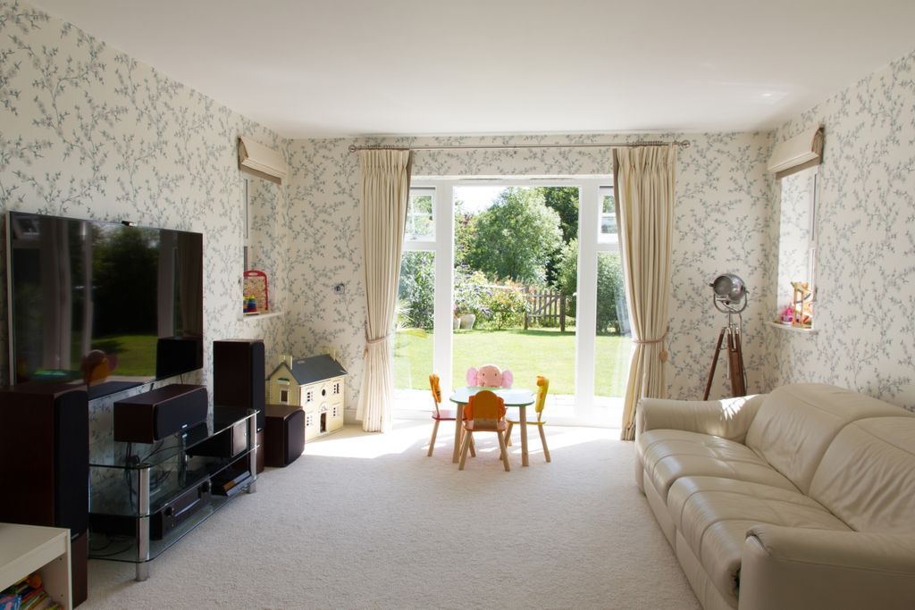 Additional image 6 of 5 bed detached house to rentThe Ridings, Horsted Keynes, Haywards Heath RH17