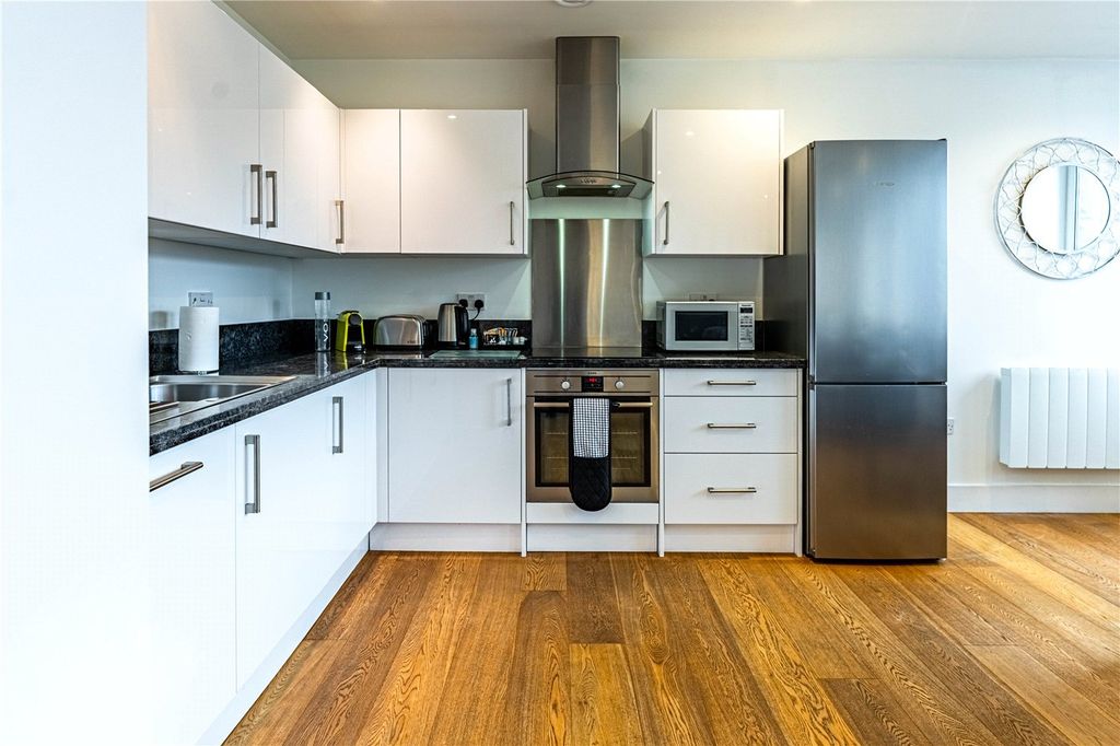 Additional image 3 of 2 bed flat to rentSussex House, The Forbury, Reading, Berkshire RG1