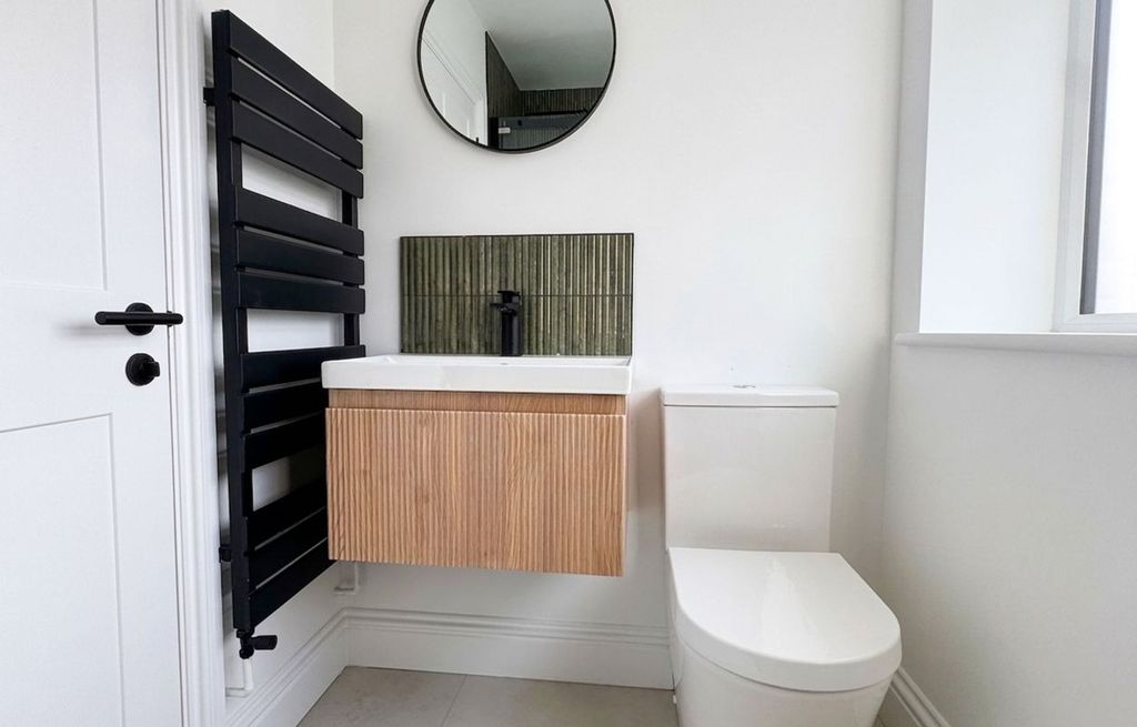 Additional image 10 of 2 bed flat to rentSpringfield Road, Horsham RH12