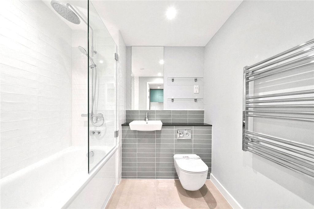 Additional image 2 of 2 bed flat to rentViva Court, Kimpton Road, Luton LU2