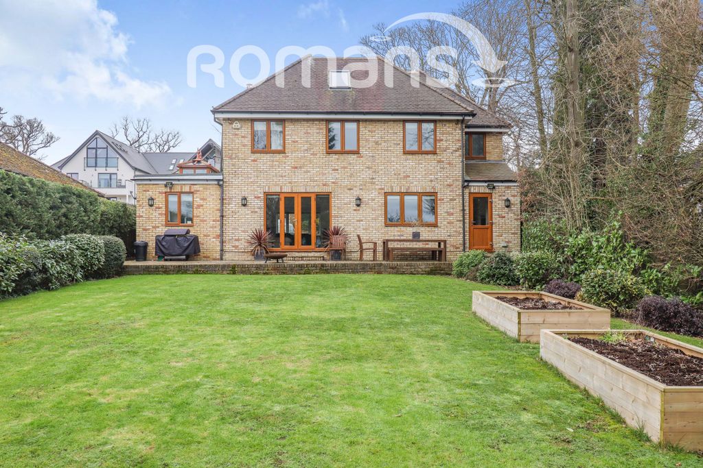 Additional image 12 of 5 bed detached house to rentSouth Park Crescent, Gerrards Cross SL9