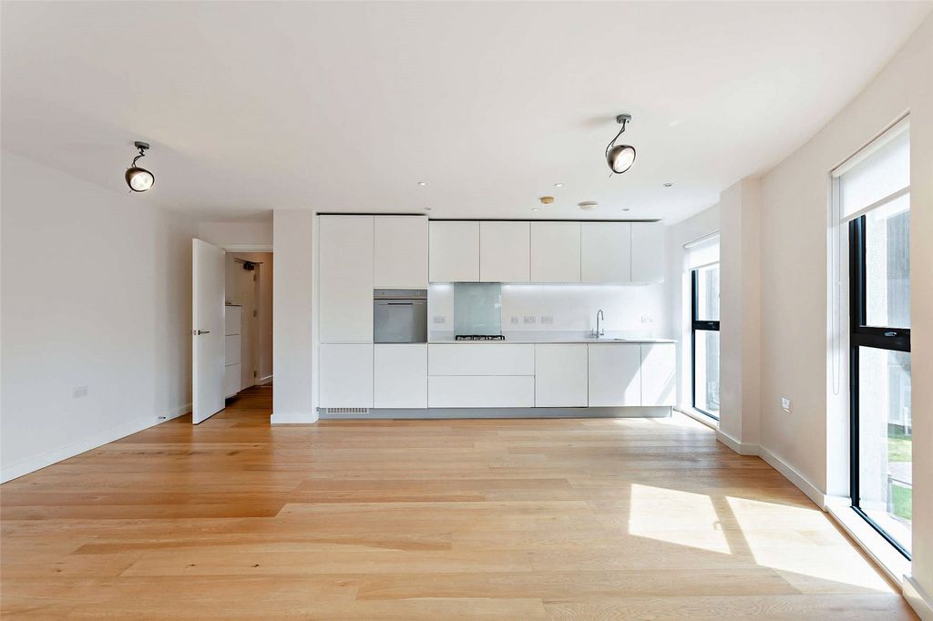 Additional image 3 of 3 bed flat to rentGlenalmond Avenue, Cambridge CB2