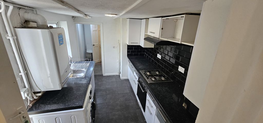 Additional image 11 of 6 bed semi-detached house to rentUnion Street, Luton LU1
