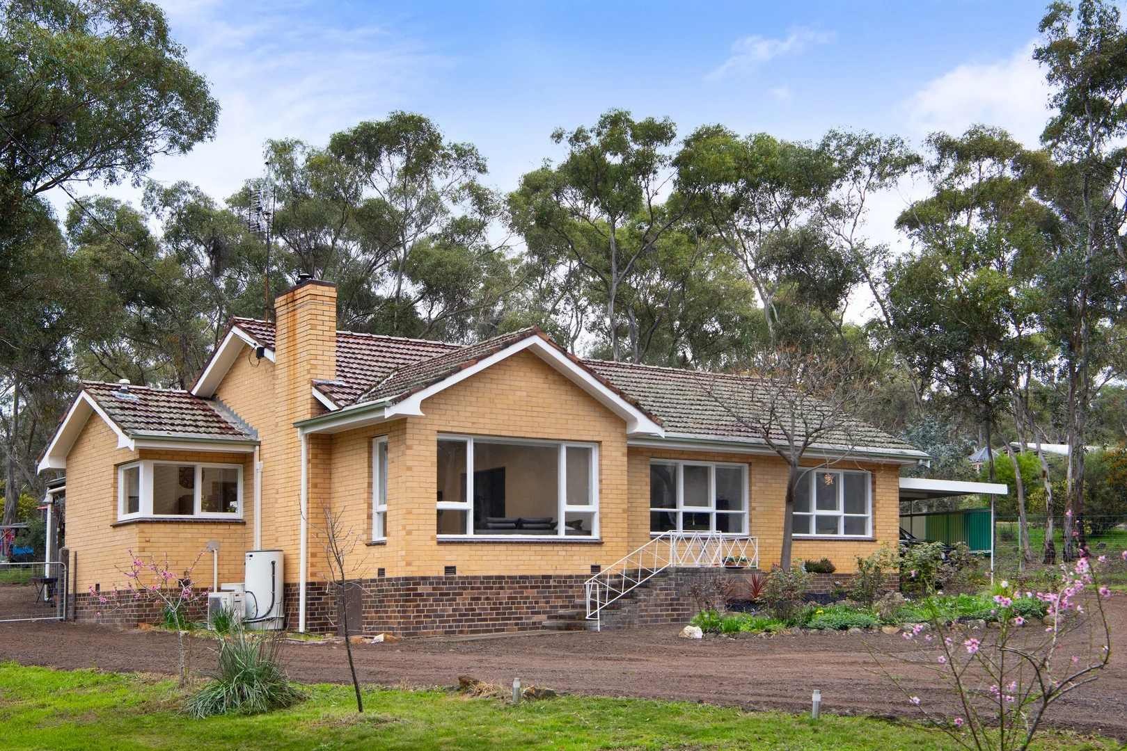 2581 Pyrenees Highway, Green Gully VIC 3462