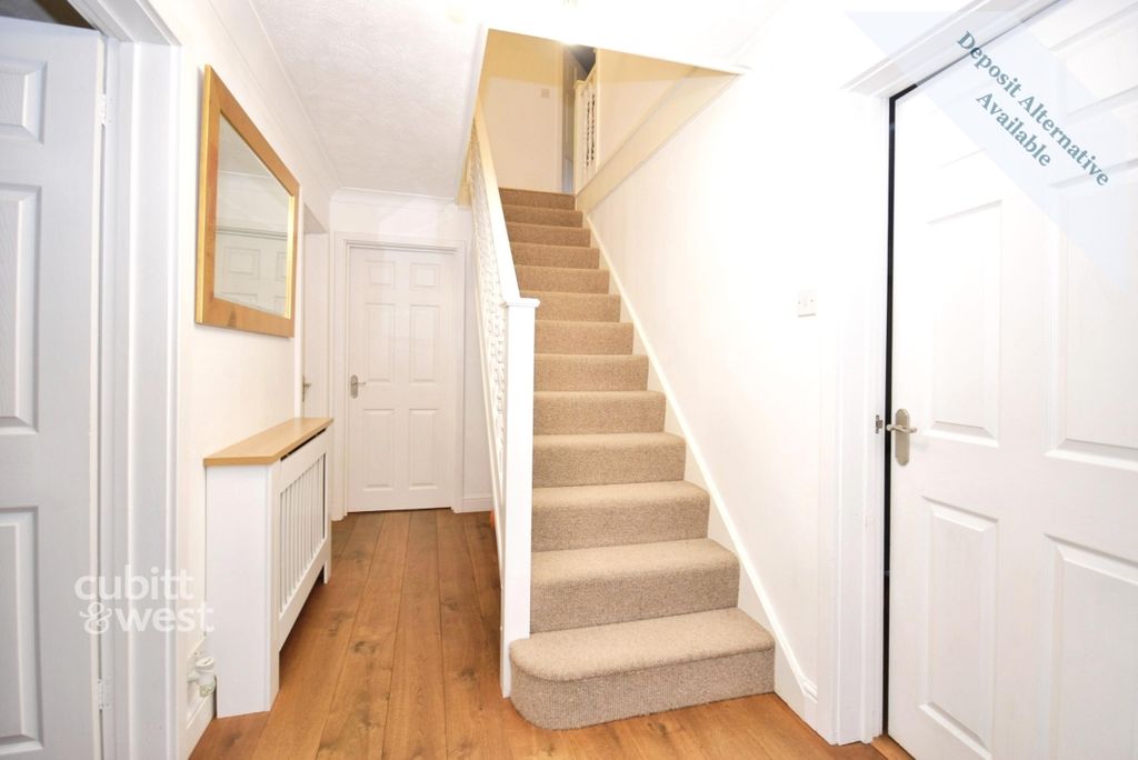 Additional image 12 of 6 bed detached house to rentCrawley Lane, Crawley RH10