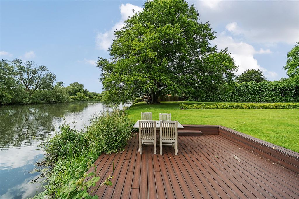Additional image 41 of 6 bed detached house to rentPelhams Walk, Esher KT10