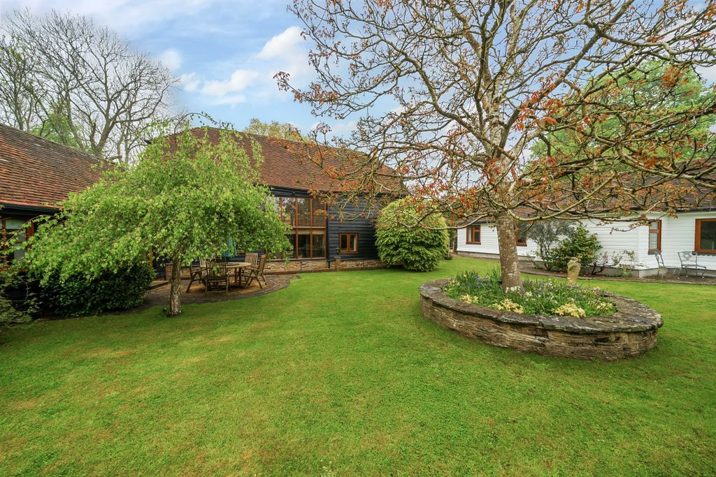Additional image 8 of 5 bed detached house to rentWalnut Barn, West Sussex RH13