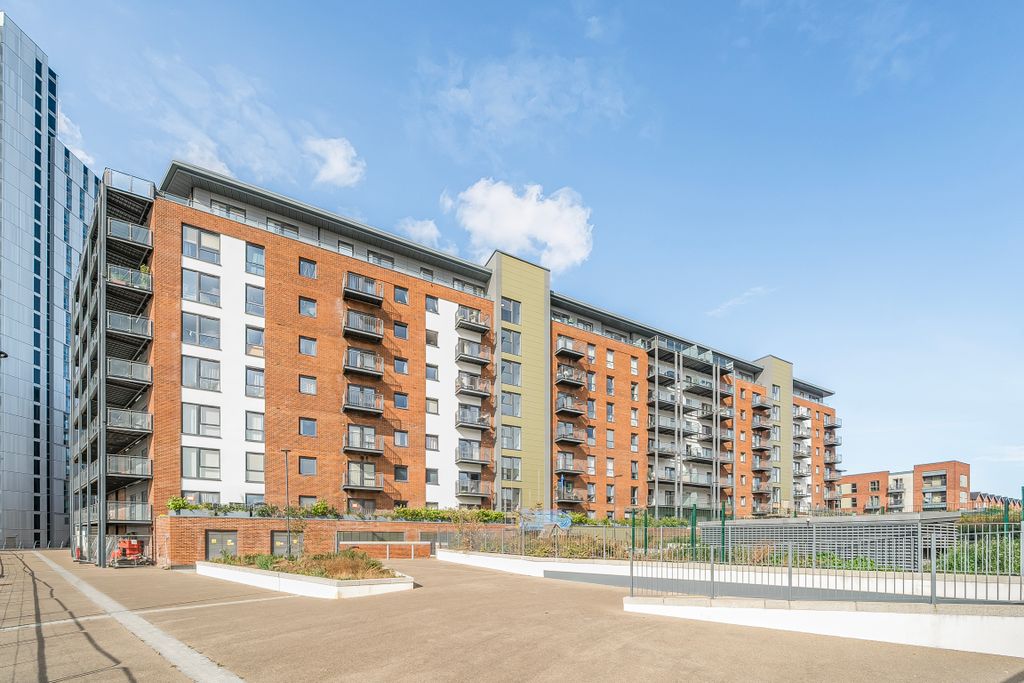 3 bed flat to rentDenyer Walk, Southampton SO19