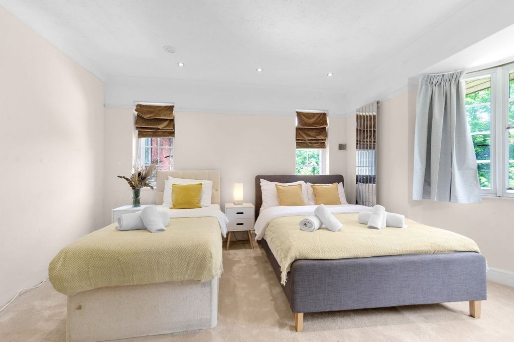 Additional image 5 of 5 bed detached house to rentMarlow Hill, High Wycombe HP11
