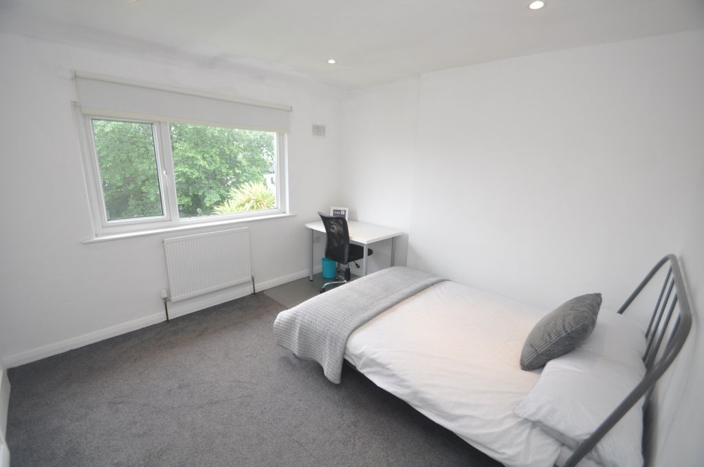 Additional image 4 of 4 bed terraced house to rentSaracen Way, Penryn TR10