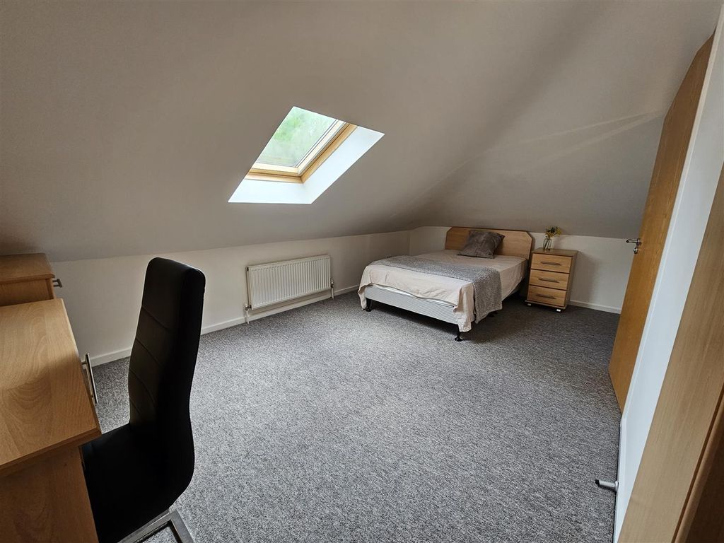 5 bed shared accommodation to rent5 The Forum, Tiverton Way, Cambridge - Group Saver CB1 photo 5