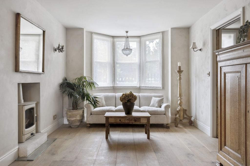 Additional image 2 of 4 bed terraced house to rentLodge Court, The Street, Shoreham-By-Sea BN43
