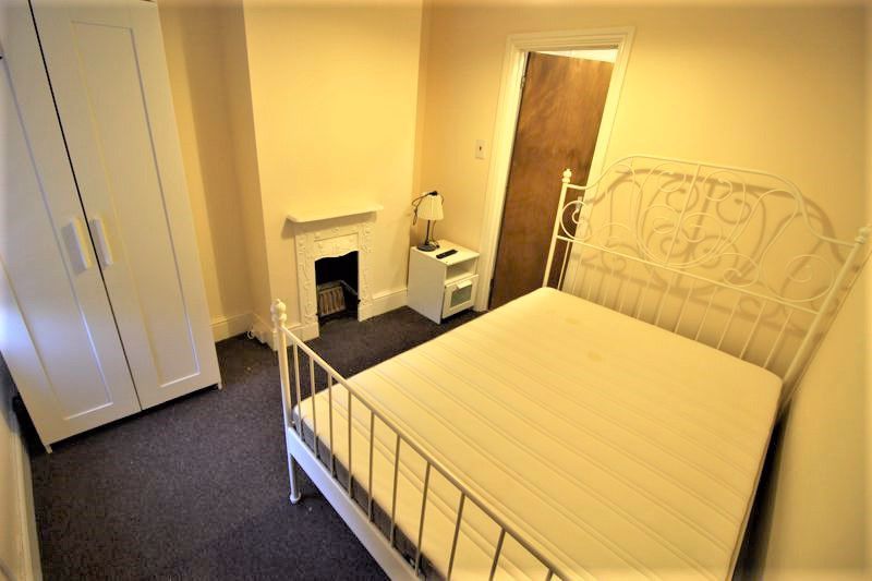 Room to rentEn-Suite Room To Rent Lincoln Street, Town Centre SN1