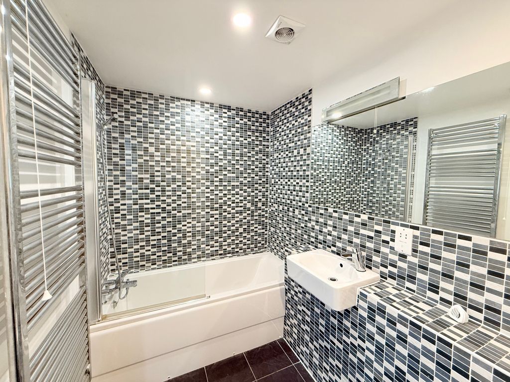 Additional image 8 of 2 bed flat to rentThe Crescent, Newquay TR7