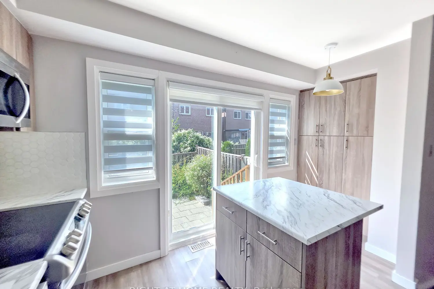 Additional image 3 of 98 Spadina Road