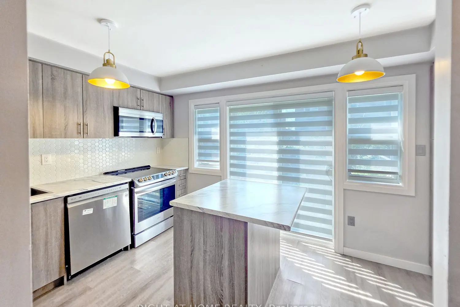 Additional image 4 of 98 Spadina Road