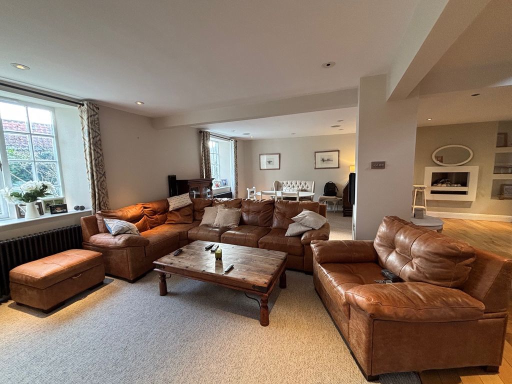 Additional image 5 of 4 bed semi-detached house to rentFerne Dene, Sheffield S21