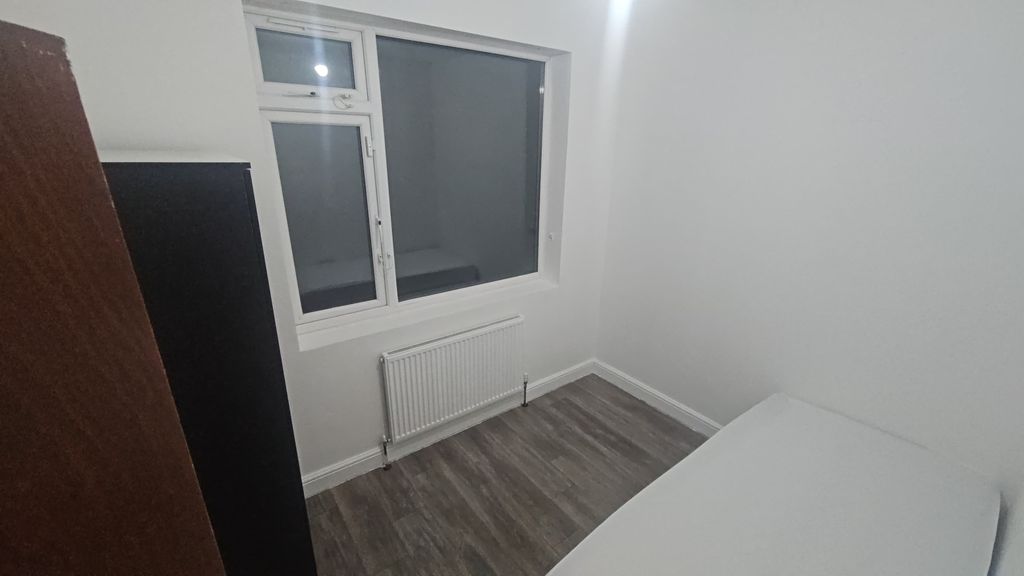 Additional image 5 of 8 bed shared accommodation to rentBiscot Road, Luton LU3