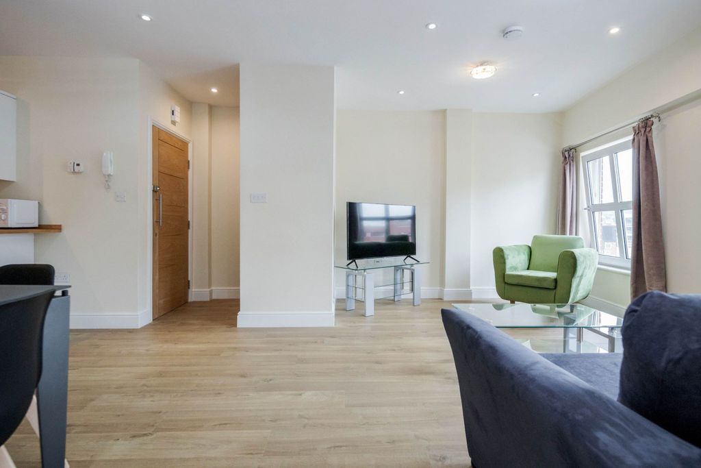 Additional image 9 of 2 bed flat to rentQueen Street, Maidenhead SL6