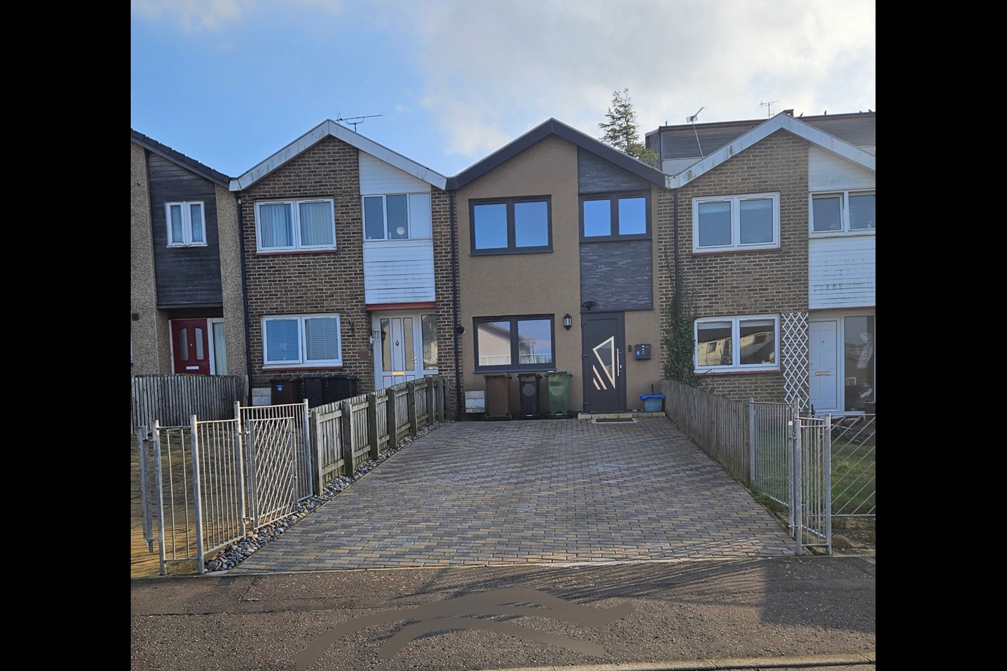 3 Bed Terraced House, Hyvot Court, EH17, N1 7GU