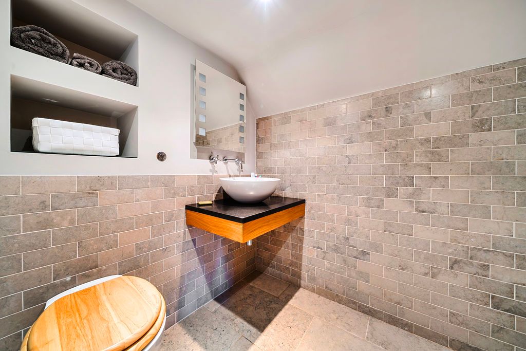 Additional image 13 of 1 bed detached house to rentPickhurst Road, Godalming GU8