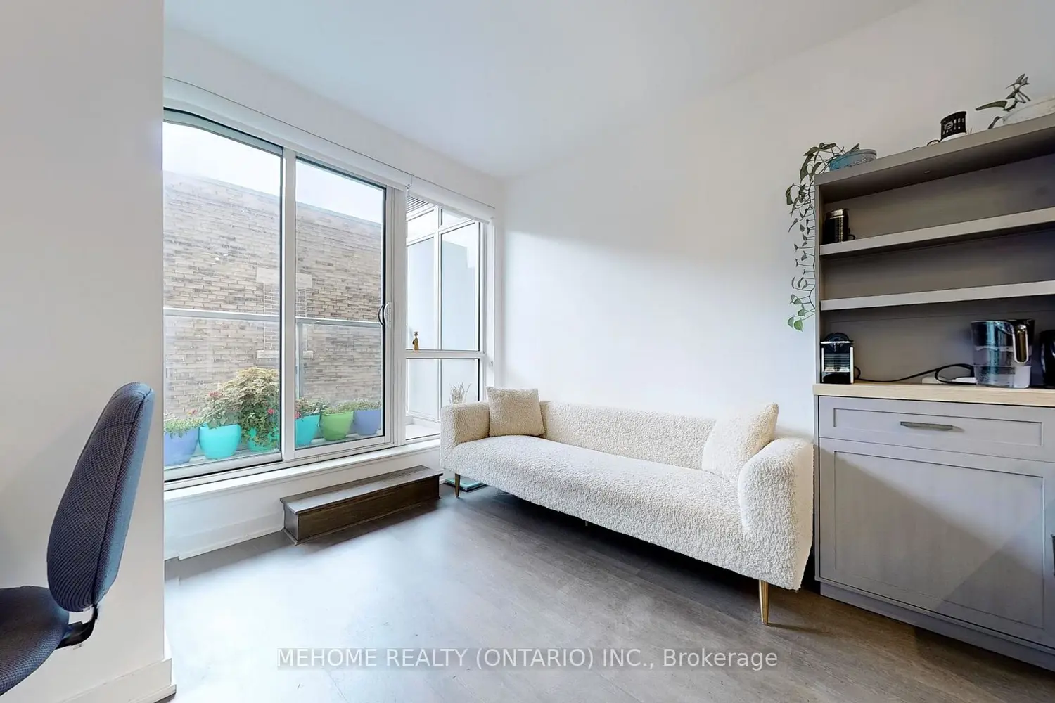 Additional image 10 of 501 St Clair Avenue 204