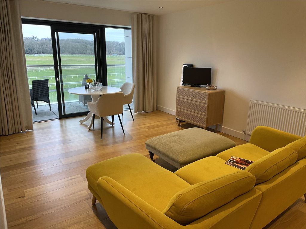 Additional image 3 of 2 bed flat to rentKingman Way, Newbury, Berkshire RG14