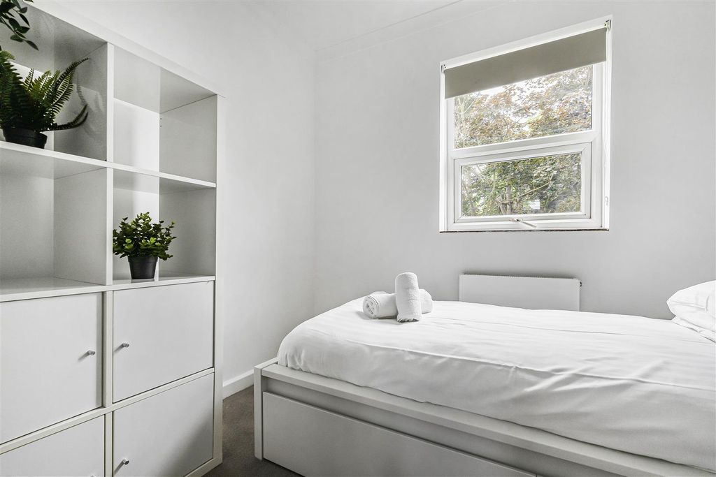 Additional image 17 of 4 bed town house to rentSt. Marks Court, Cambridge CB3