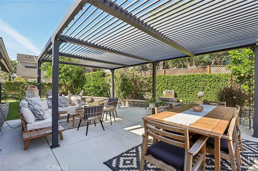 173 College Park Dr, Seal Beach, CA 90740