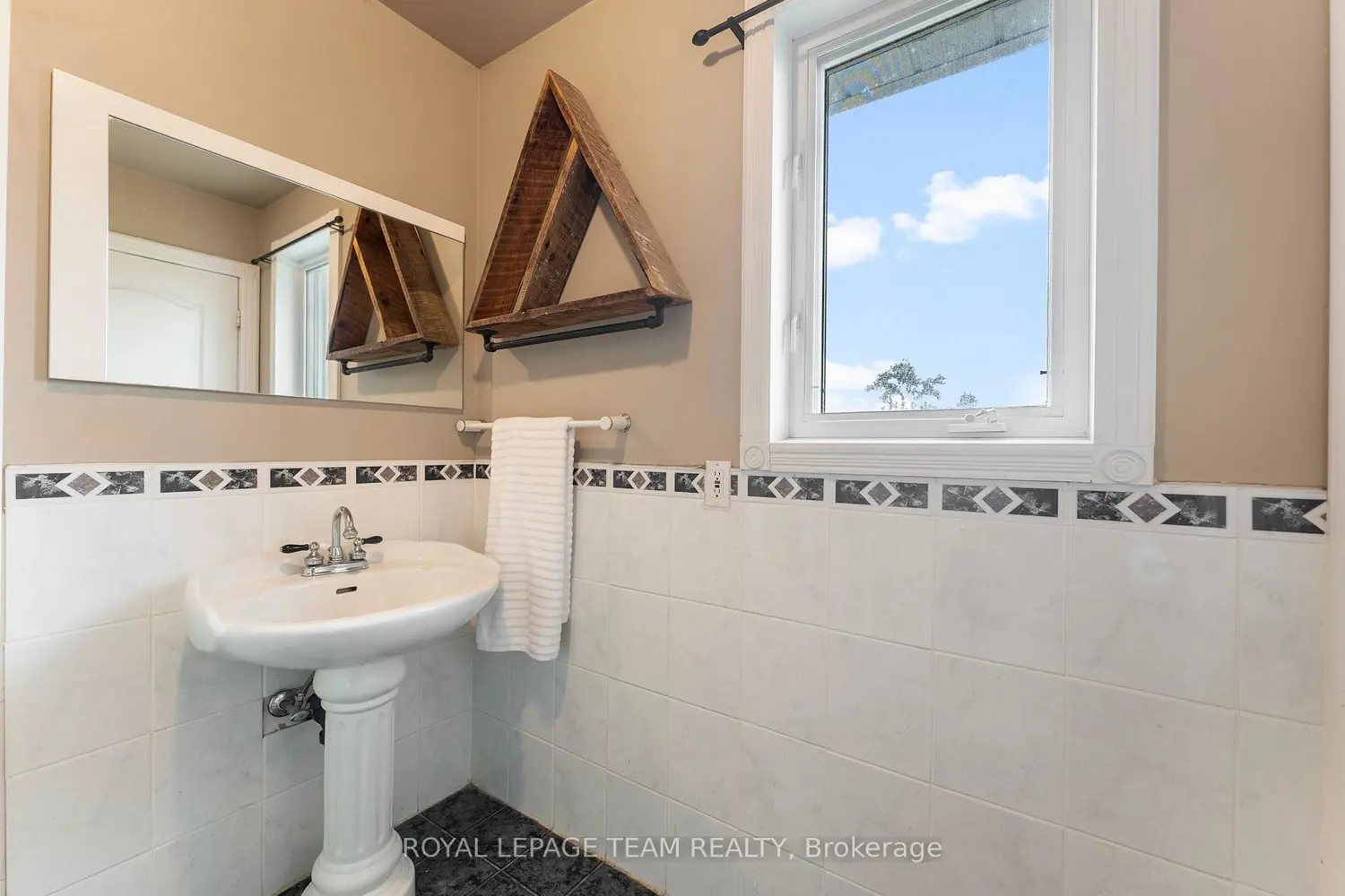 Additional image 2 of 37 Rapid Road