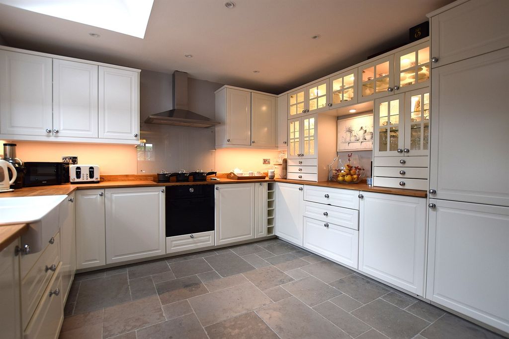 Additional image 6 of 3 bed detached house to rentAndertons Lane, Henbury, Macclesfield SK10
