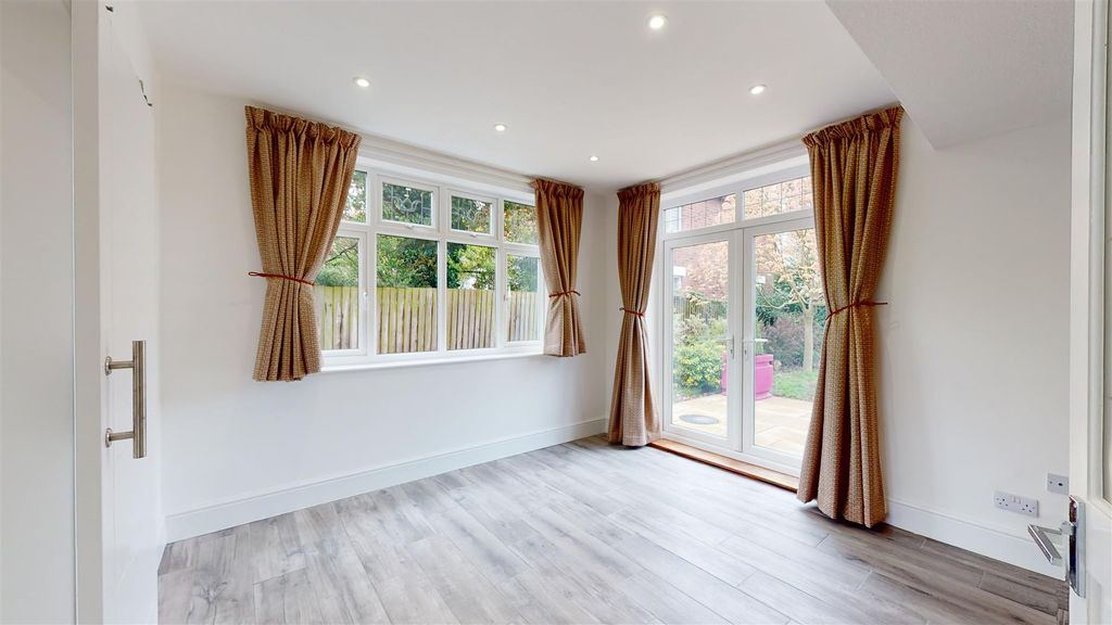 Additional image 9 of 5 bed detached house to rentGloucester Avenue, Melton Mowbray LE13