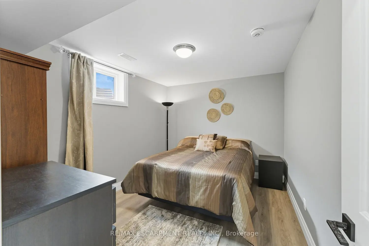 Additional image 12 of 1053 Bay Street