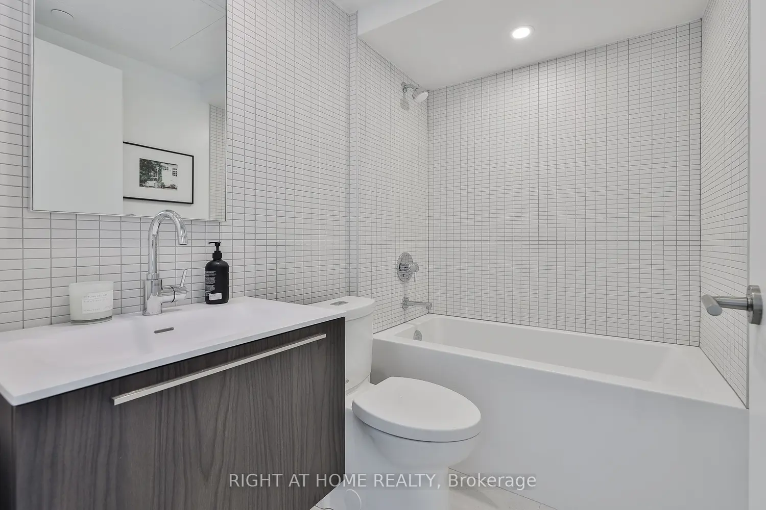 Additional image 20 of 2720 Dundas Street 607