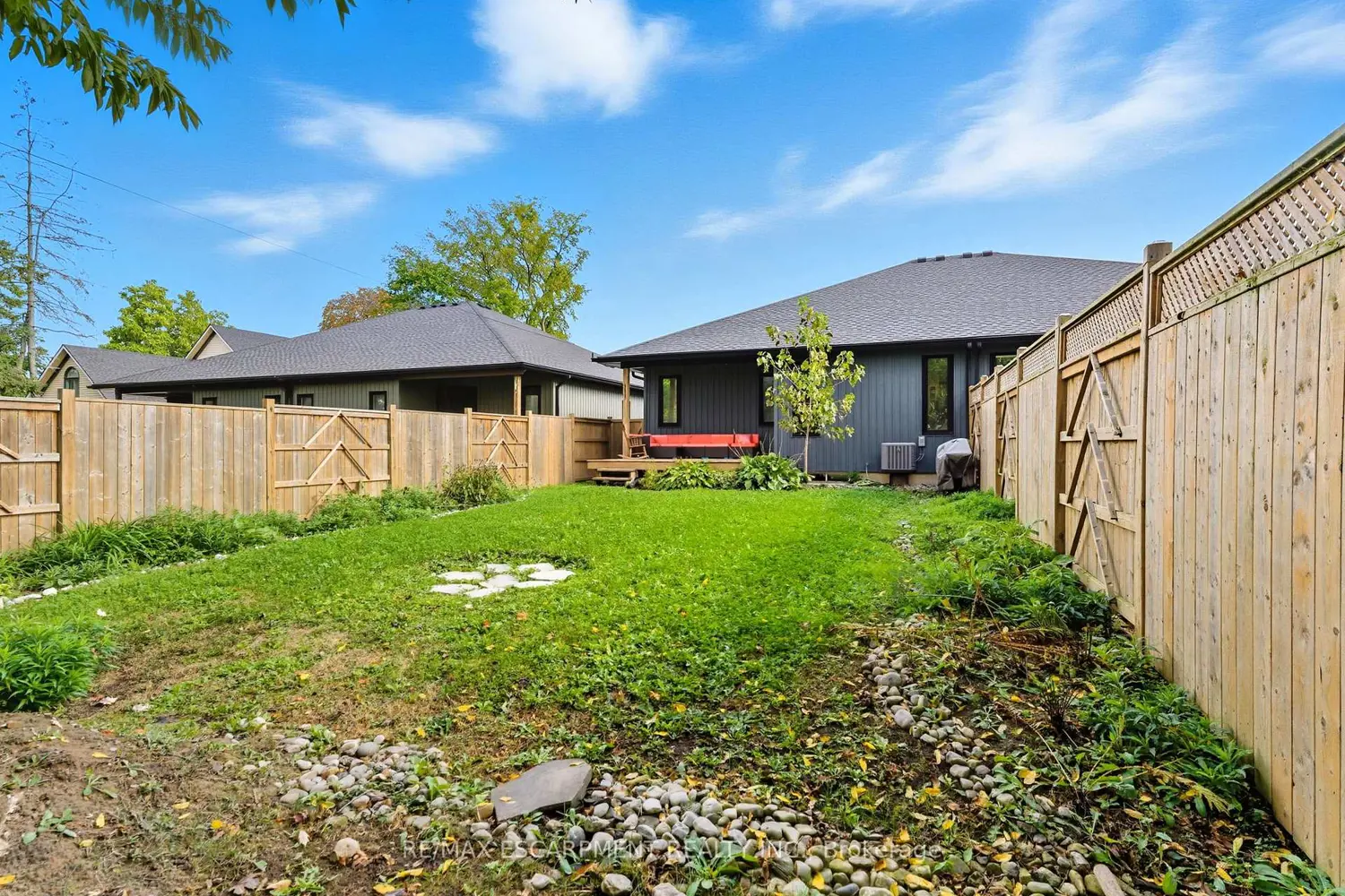 Additional image 14 of 1053 Bay Street