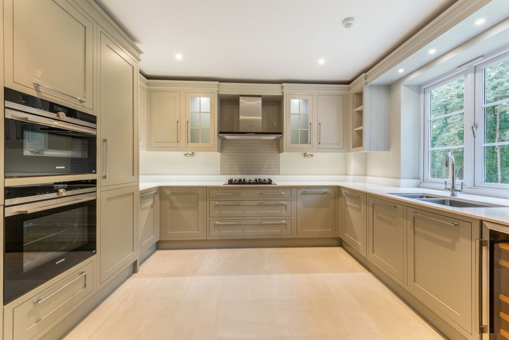 Additional image 3 of 2 bed flat to rentKingswood, Ascot SL5